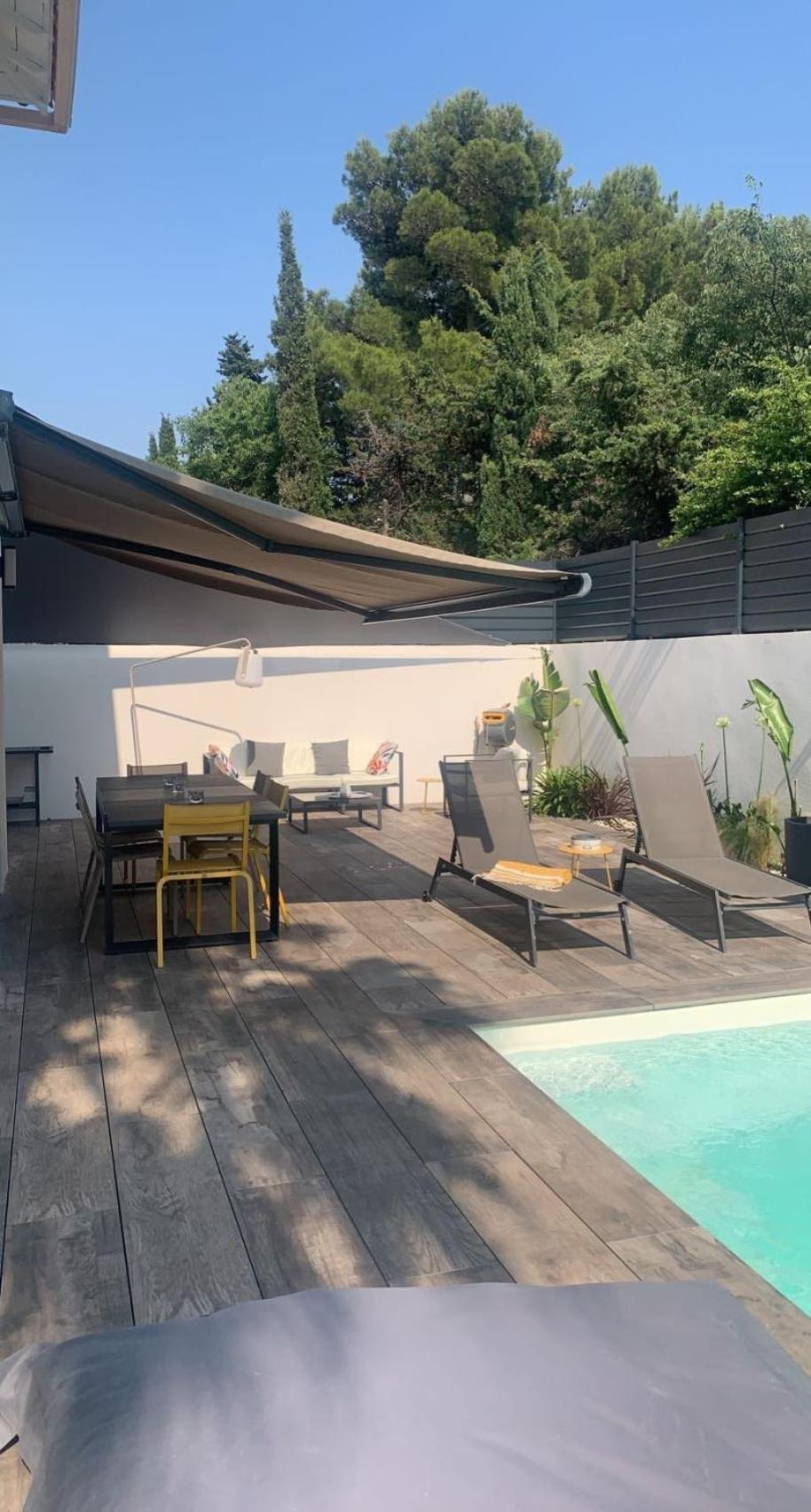 Avec Piscine Proche Et Colline *